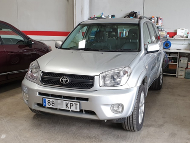 Toyota Rav4 stored at valeters prior to delivery to customer in Valencia Toyota Rav4 at valeters